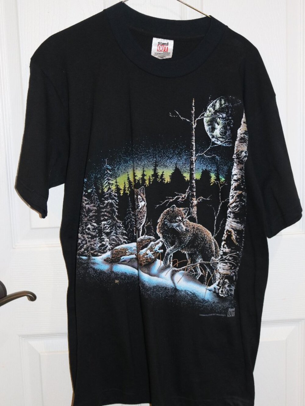 Men's preshrunk StandOut Designs wolf tshirt. L. New.